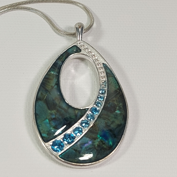 Kenneth Cole Vintage Silver Tone Teardrop Pendant Necklace - Picture 4 of 9